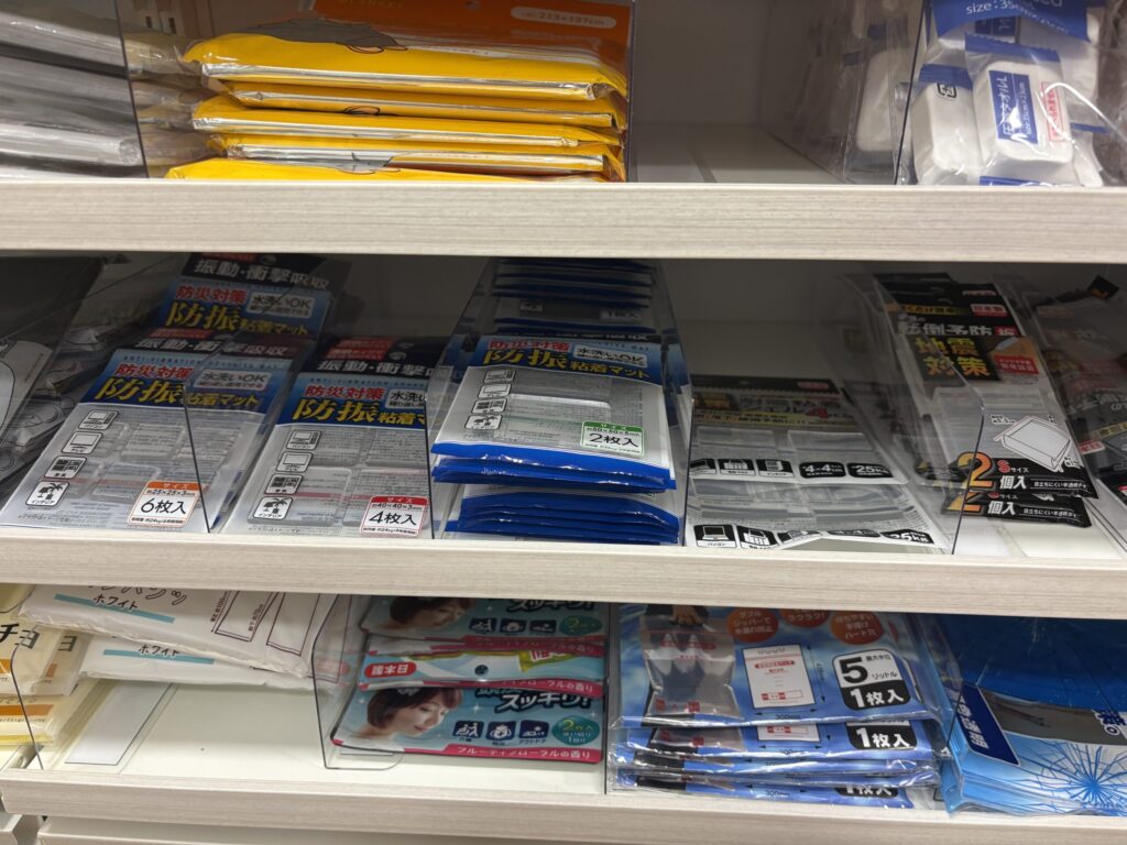 テレビ転倒防止,100均