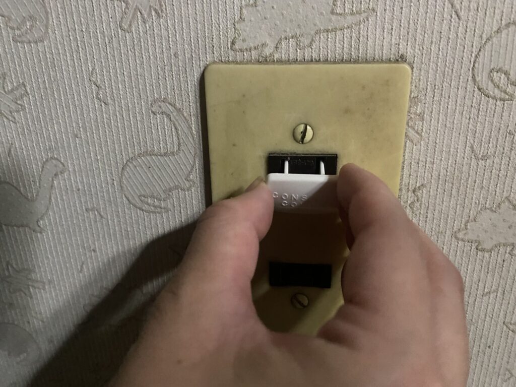 100均,コンセントカバー