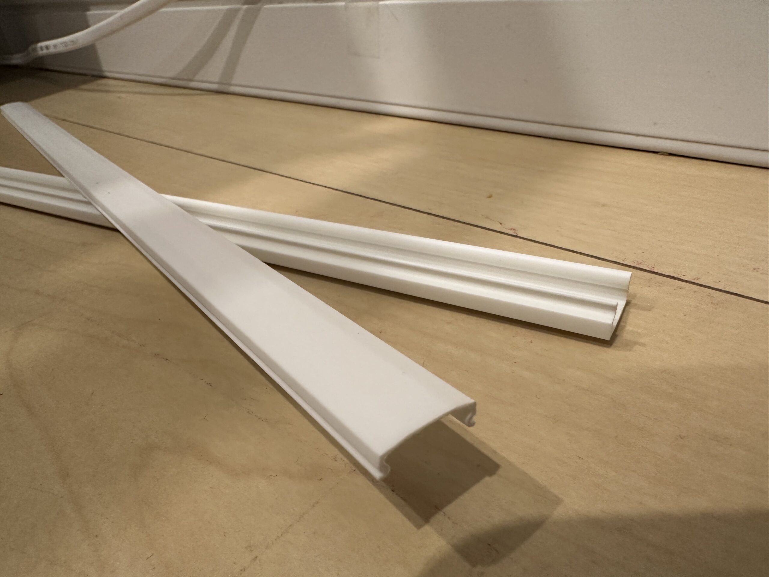 100均,配線カバー